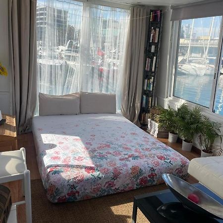 برشلونة Light Bedroom In A Home Boat المظهر الخارجي الصورة