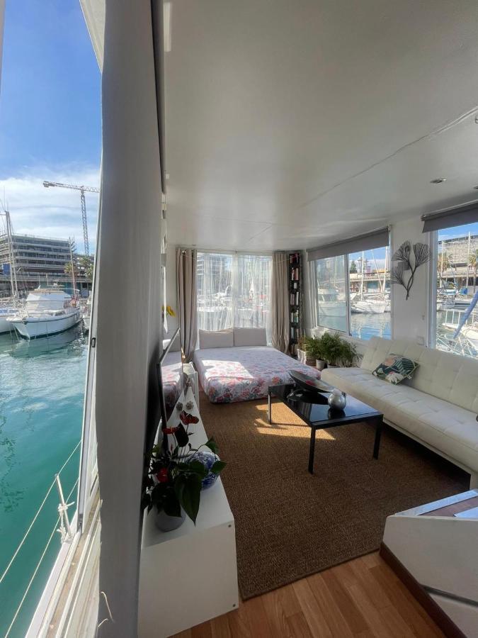 برشلونة Light Bedroom In A Home Boat المظهر الخارجي الصورة