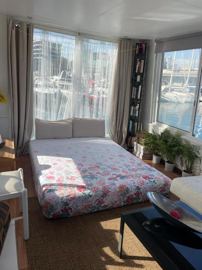 برشلونة Light Bedroom In A Home Boat المظهر الخارجي الصورة
