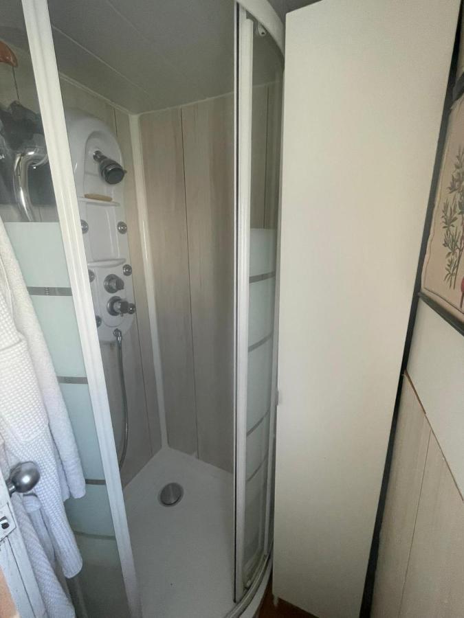 برشلونة Light Bedroom In A Home Boat المظهر الخارجي الصورة